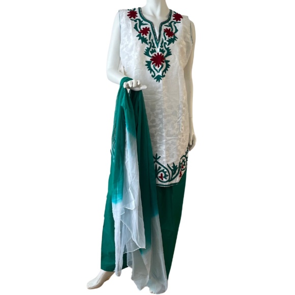 New with Tag. White & Green Salwar Kameez suit with Dupatta - Picture 4 of 15